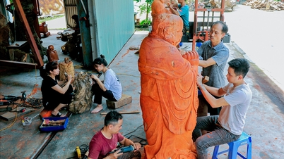 ຊາວ​ຫນຸ່ມ​ແລະ​ຄວາມ​ຮັກ​ສໍາ​ລັບ​ການ​ຊ່າງ​ໄມ້ Dong Giao​