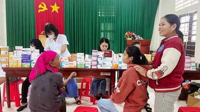 Tặng quà, khám bệnh miễn phí cho hàng trăm người dân thôn Xa Vi