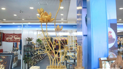 কলার গুঁড়ি থেকে তৈরি হস্তশিল্পের পণ্য