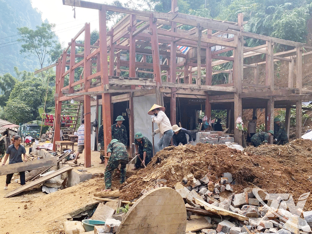 Các đơn vị Bộ CHQS tỉnh: Kịp thời hỗ trợ gia đình quân nhân và nhân dân khắc phục hậu quả mưa lũ