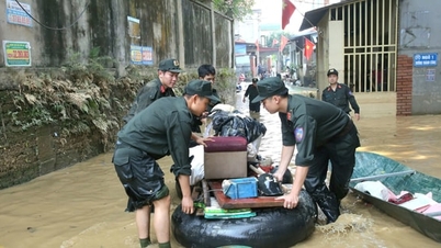 Aproape 11.000 de case din Hanoi și Bac Ninh sunt încă inundate.