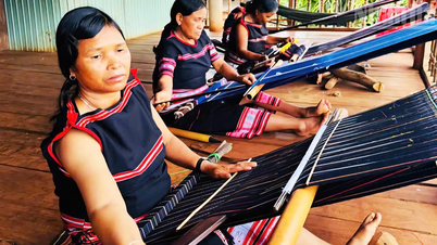 Thổi hồn cho du lịch cộng đồng bằng nghề dệt thổ cẩm