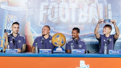 マンチェスター・ユナイテッドの伝説的選手4人がベトナムを訪れ、サッカーファンと交流