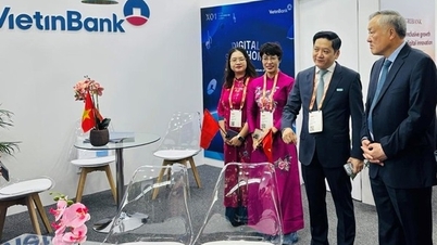 VietinBank är hedrade att välkomna den ständige vice premiärministern till sin monter på SIBOS 2025.