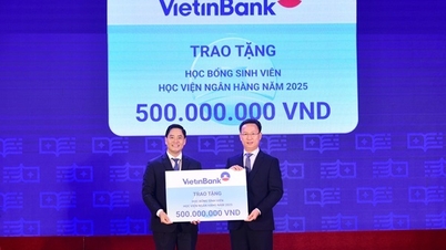 VietinBank trao 500 triệu đồng học bổng cho sinh viên Học viện Ngân hàng