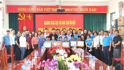 មន្ទីរអប់រំក្រុងហាណូយ ផ្តល់ទំនិញ ៤០តោន ដល់ឃុំចំនួន២ ដែលរងការខូចខាតយ៉ាងធ្ងន់ធ្ងរពីព្យុះលេខ១១