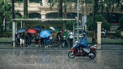 Furtuni în multe locuri din țară, temperatura scade ușor în Hanoi