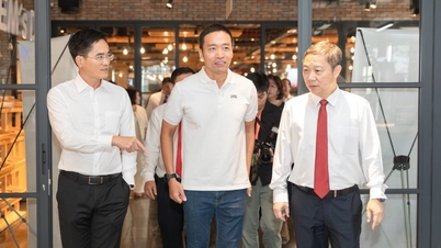 200 đại biểu Đại hội Đảng bộ TPHCM tham quan "kỳ lân công nghệ"