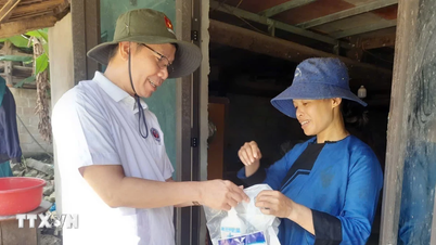 Gia Lai envoie une équipe médicale pour aider Cao Bang à prendre soin de la santé de la population après les inondations