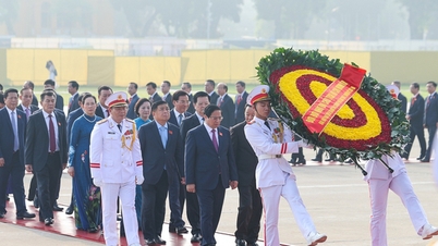 Đoàn đại biểu Đảng bộ Chính phủ vào Lăng viếng Bác