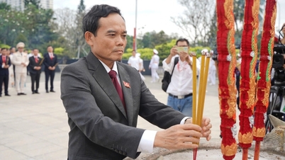 Lãnh đạo TPHCM viếng Nghĩa trang Liệt sỹ trước phiên trù bị Đại hội Đảng bộ