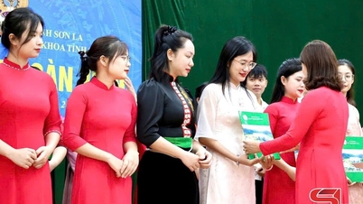 노조 조직에 가입하도록 노조원을 유치합니다.