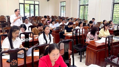 Im Bezirk Ha Giang 1 wurde eine Sitzung abgehalten, um den Plan zur Erhebung von Bildungsleistungen und zur Mobilisierung von Mitteln für das Schuljahr 2025–2026 zu überprüfen.