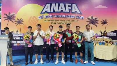 Vítěz turnaje v pickleballu vydražil raketu Phuca Huynha na podporu obětí povodní.