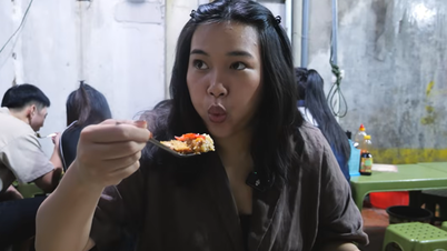 អាហារនៅផ្លូវតូចចង្អៀតក្នុងទីក្រុងហាណូយ ធ្វើឱ្យជនជាតិបស្ចិមប្រទេសចាប់អារម្មណ៍ និងសរសើរថាគួរសាកល្បងនៅថ្ងៃវស្សា