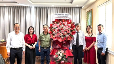 Dien Ban Dong Ward congratulates businesses on Vietnamese Entrepreneurs Day October 13