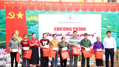 Hội Chữ thập đỏ tỉnh tổ chức Chương trình “Đồng hành trao tặng yêu thương” tại xã Cảm Nhân