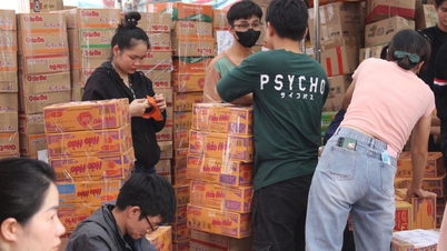 Les habitants de Hô-Chi-Minh-Ville se mobilisent pour faire un don afin de soutenir les victimes des inondations