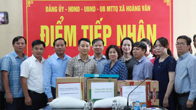 Departament Edukacji i Szkolenia w Hanoi przekazał ponad 100 ton towarów na rzecz szkół w dotkniętych powodzią rejonach Bac Ninh.