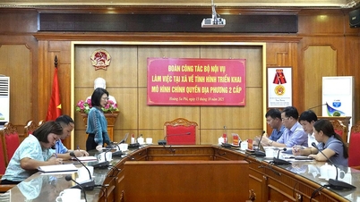 ຄະນະ​ຜູ້​ແທນ​ກະຊວງ​ພາຍ​ໃນ​ໄດ້​ເຮັດ​ວຽກ​ຢູ່​ຕາ​ແສງ ຮ່ວາງ​ຊູ​ພີ.