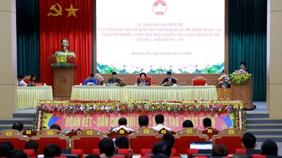 ກອງ​ປະ​ຊຸມ​ໃຫຍ່​ຜູ້​ແທນ​ທົ່ວ​ປະ​ເທດ​ຄັ້ງ​ທີ 1 ຂອງ​ຄະ​ນະ​ກຳ​ມະ​ການ​ແນວ​ໂຮມ​ປະ​ເທດ​ຊາດ​ຫວຽດ​ນາມ ຂອງ​ຕາ​ແສງ ຮ່​ວາງ​ຊູ​ຟີ