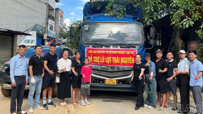 ชมรม "ลงทุนและเริ่มต้นธุรกิจลาวไก" ช่วยเหลือประชาชนในพื้นที่ประสบภัยน้ำท่วมจังหวัดไทเหงียน