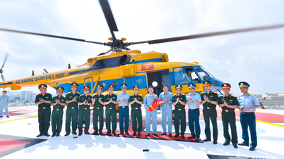 O Tenente-General Pham Truong Son presidiu o voo de aceitação do local de decolagem e pouso do helicóptero no Hospital Militar 175.