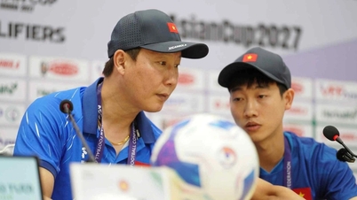 L'entraîneur Kim Sang Sik : « Je veux gagner gros contre le Népal et Tien Linh pour marquer beaucoup de buts »