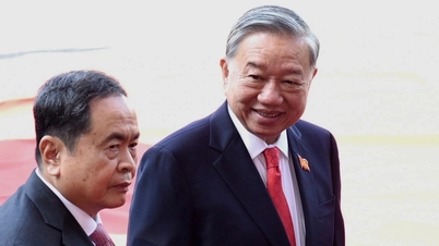 Secretarul general To Lam și liderii vizitează expoziția de la Congresul Partidului din Ho Chi Minh City
