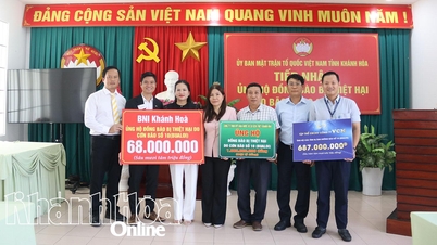 Ủy ban MTTQ Việt Nam tỉnh Khánh Hòa tiếp nhận hơn 1,7 tỷ đồng ủng hộ các tỉnh bị thiệt hại do bão