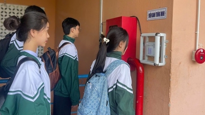 Interesting way a school in Da Nang uses Face ID to take attendance of students