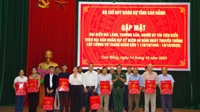 Das Militärkommando der Provinz Cao Bang trifft sich 2025 mit Dorfältesten, Dorfvorstehern und angesehenen Persönlichkeiten der Provinz