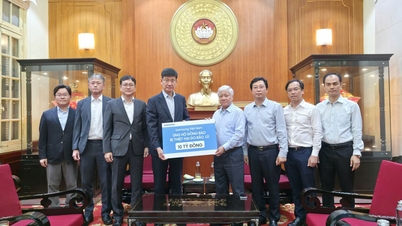 Samsung Vietnam doa 10 bilhões de VND para ajudar a superar as consequências de tempestades e inundações