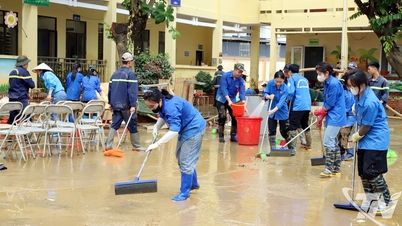 Kaus Hijau di Tengah Banjir