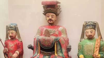 고대 사이공 도자기로 만든 독특한 옥황상제상과 하데스상 세트