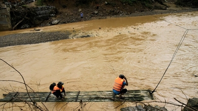 Yen Hoa : Le danger guette à chaque traversée de la rivière en radeau