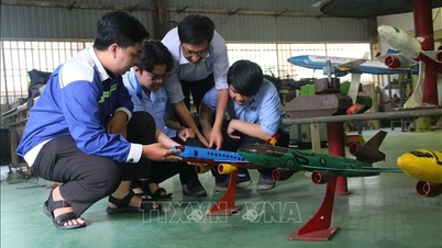 Sumber daya manusia memainkan peranan penting dalam meningkatkan efektivitas bandara Long Thanh.