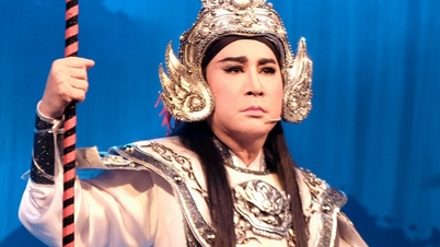 Kim Tu Long melakukan pertunjukan untuk mendukung adik dari artis Buu Truyen