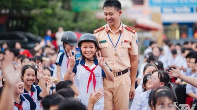ມອບໝວກກັນກະທົບໃຫ້ນັກຮຽນປະຖົມທົ່ວປະເທດ