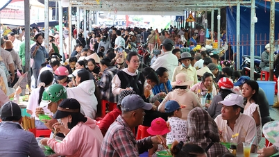 3.000 orang memasak pesta vegetarian untuk menghibur tamu yang menghadiri peringatan kematian Pahlawan Nasional Nguyen Trung Truc.
