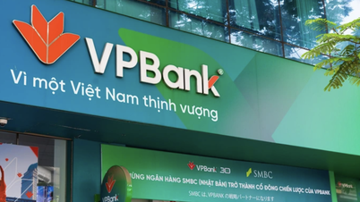 Banka má rekordní zisky, průměrný příjem zaměstnance si může koupit více než 2 taely zlata měsíčně.