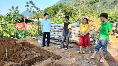 リン・ホーさんは洪水で家が倒壊した3世帯の家を再建した。