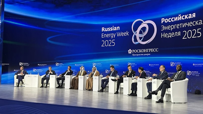 O vice-primeiro-ministro Bui Thanh Son participa do 8º Fórum "Semana da Energia Russa"