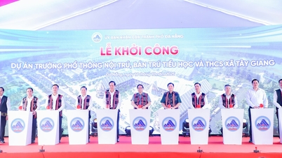 Perdana Menteri Pham Minh Chinh menghadiri upacara peletakan batu pertama Proyek Sekolah Asrama Dasar dan Menengah Tay Giang (Da Nang).