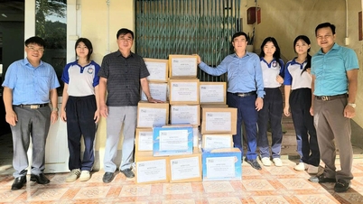 Dukung lebih dari 21.000 buku pelajaran untuk siswa yang terkena dampak banjir