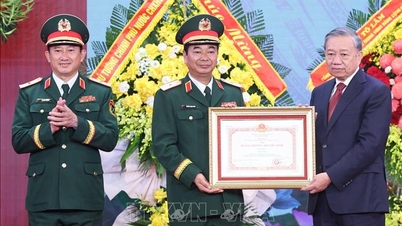 Secretário-Geral To Lam comparece ao 80º aniversário do Dia Tradicional das Forças Armadas da Região Militar 1