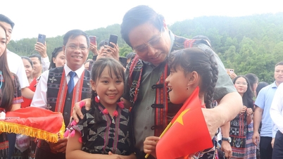 Prime Minister Pham Minh Chinh attends groundbreaking ceremony of boarding and semi-boarding school at Da Nang border