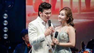 Khanh An sings reformed opera with Meritorious Artist Kim Tieu Long, encouraged by his grandfather