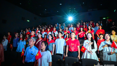 Công chiếu phim hòa nhạc “Tổ quốc trong tim” chia sẻ với nhân dân vùng bão lũ