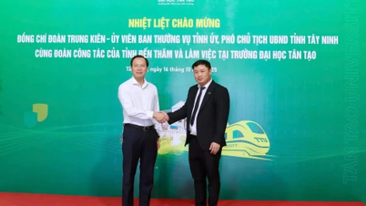 Doan Trung Kien, a Tay Ninh Tartományi Népi Bizottság alelnöke látogatást tett és dolgozott a Tan Tao Egyetemen.